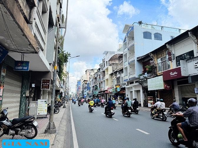 BÁN NHÀ MẶT TIỀN KINH DOANH : 194 TRẦN HƯNG ĐẠO - P. 11 - Q. 5 - TPHCM