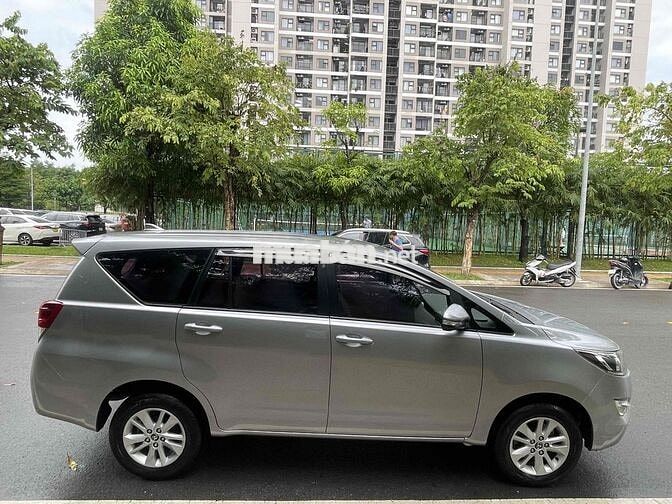 Toyota Innova 2.0E 2016 Số sàn Bạc