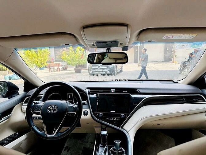 Toyota Camry 2020 2.0G Đen