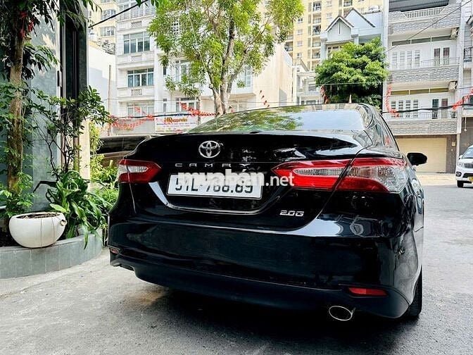 Toyota Camry 2020 2.0G Đen
