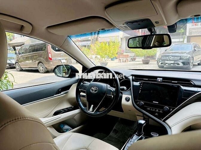Toyota Camry 2020 2.0G Đen