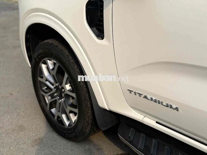 ✅Bán Xe Gia Đình Everest Titanium Lướt 15.900km