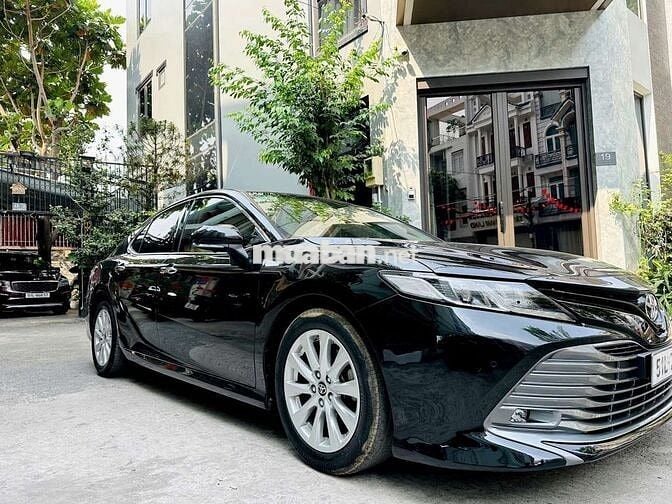 Toyota Camry 2020 2.0G Đen