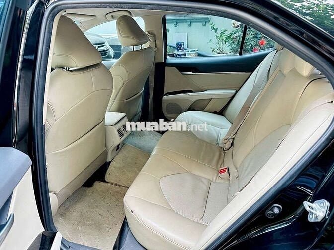 Toyota Camry 2020 2.0G Đen