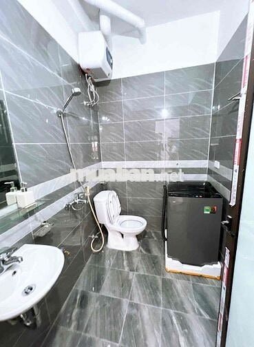 cho thuê phòng studio cửa sổ thoáng số 99/43 Trung Kính ,