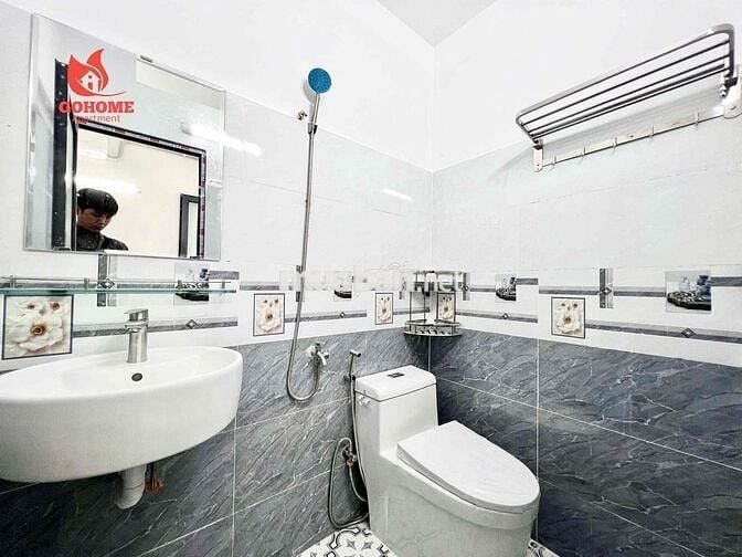 PHÒNG MỚI XÂY CÓ GÁC CỬA SỔ THOÁNG SẠCH SẼ AN NINH THANG MÁY
