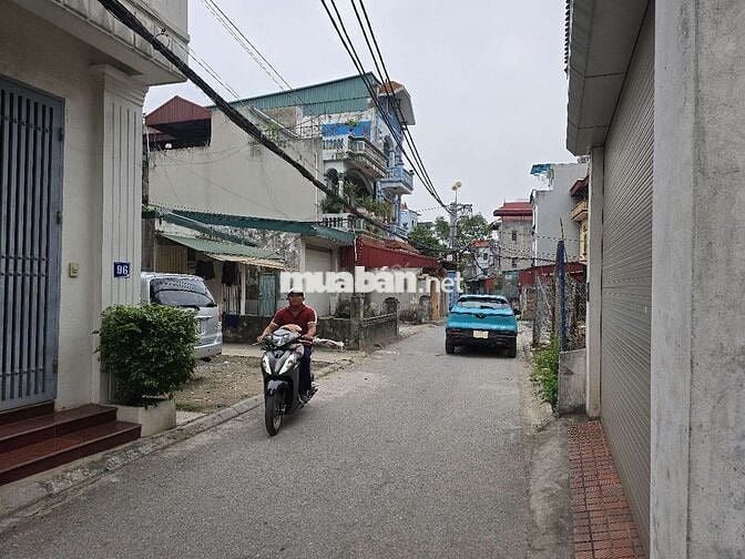 Giảm 1 tỷ bán đất tặng nhà cấp 4 ở Phúc Lợi