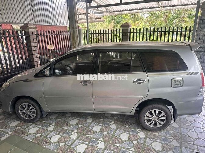 Xe gia đình cần bán InNoVa 2010