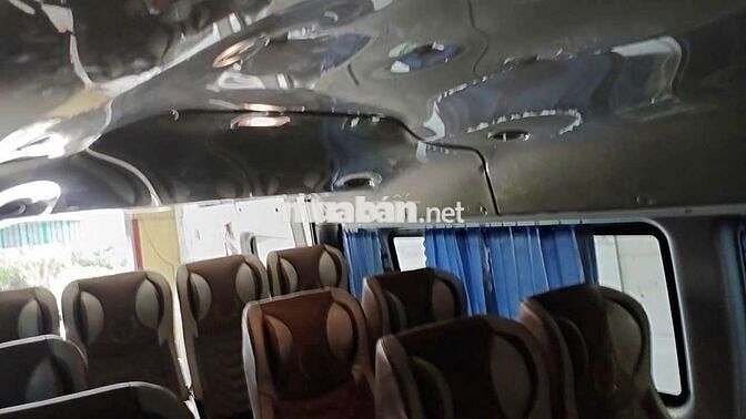 Ford Transit 2022 16 chỗ Bạc