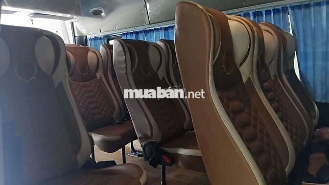 Ford Transit 2022 16 chỗ Bạc