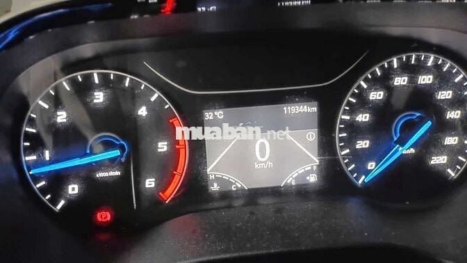Ford Transit 2022 16 chỗ Bạc