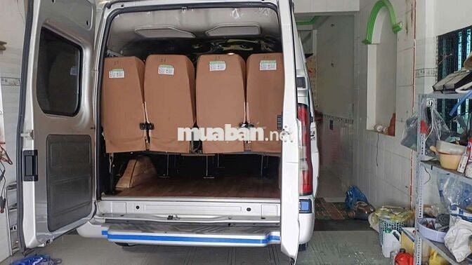 Ford Transit 2022 16 chỗ Bạc