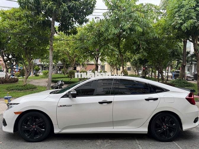 Honda Civic 1.5 VTEC Turbo 2016 Trắng 105 ngàn km