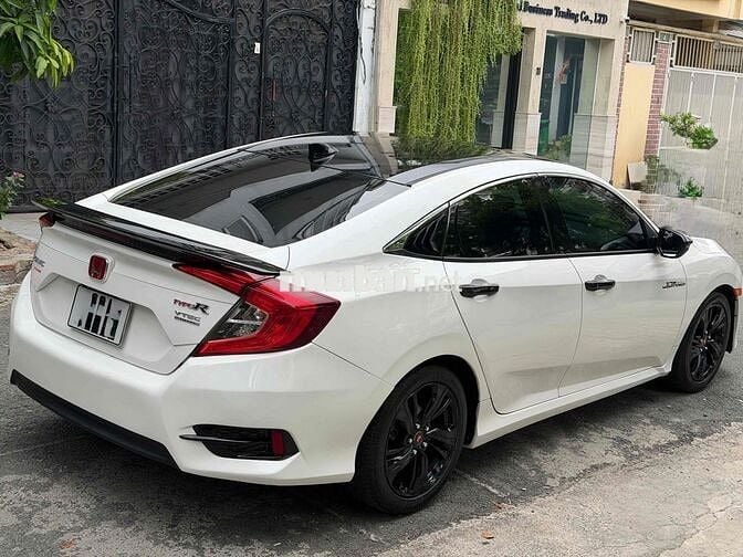 Honda Civic 1.5 VTEC Turbo 2016 Trắng 105 ngàn km