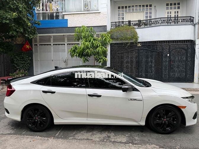 Honda Civic 1.5 VTEC Turbo 2016 Trắng 105 ngàn km