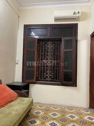 Cho thuê nhà mặt ngõ cách mặt phố Thành Công 15m, nhà lô góc