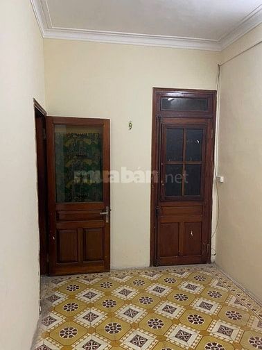 Cho thuê nhà mặt ngõ cách mặt phố Thành Công 15m, nhà lô góc