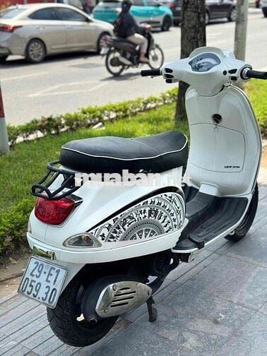 Piaggio Vespa màu Trắng