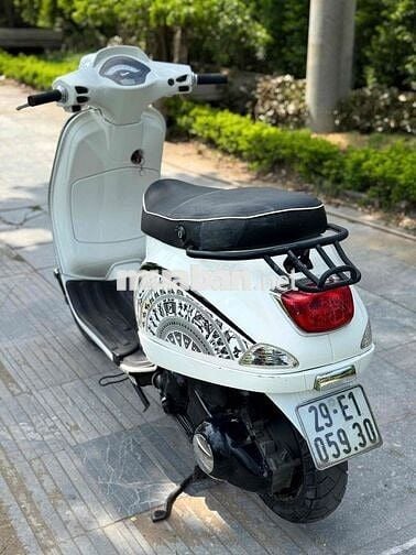 Piaggio Vespa màu Trắng