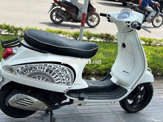 Piaggio Vespa màu Trắng