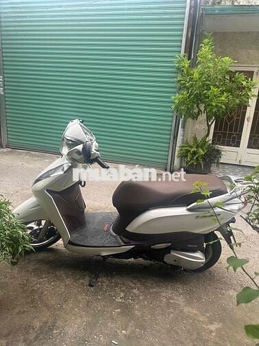 Honda Lead Trắng Xăng