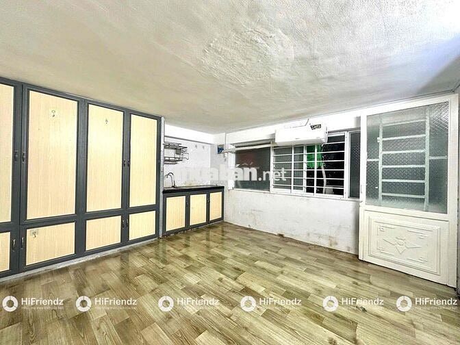PHÒNG SẴN MÁY LẠNH - CÁCH VHU 800m - GIÁ RẺ - CỬA SỔ TRỜI