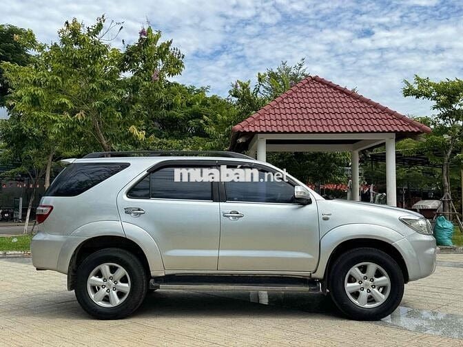 TOYOTA FOTUNER 2011 MT DẦU