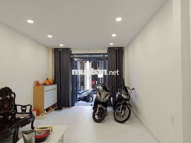 Nhà 2 tầng hẻm ba gác đường Bùi Minh Trực Quận 8 DT 64m2 Giá 5.5 tỷ