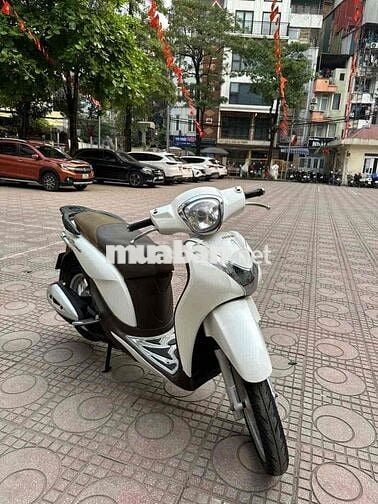 Honda SH Mode Trắng Xăng