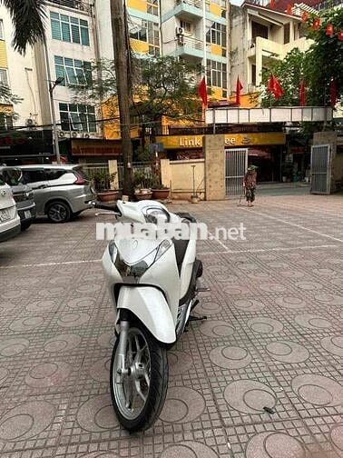 Honda SH Mode Trắng Xăng