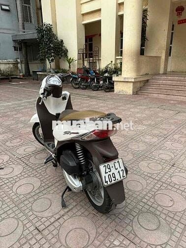 Honda SH Mode Trắng Xăng