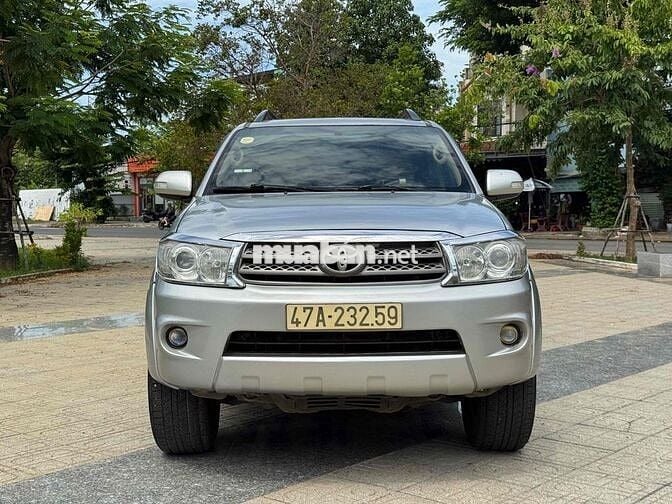 TOYOTA FOTUNER 2011 MT DẦU