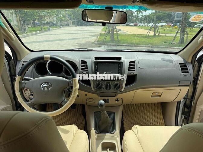 TOYOTA FOTUNER 2011 MT DẦU