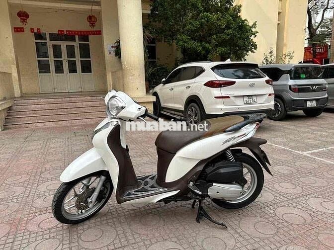 Honda SH Mode Trắng Xăng