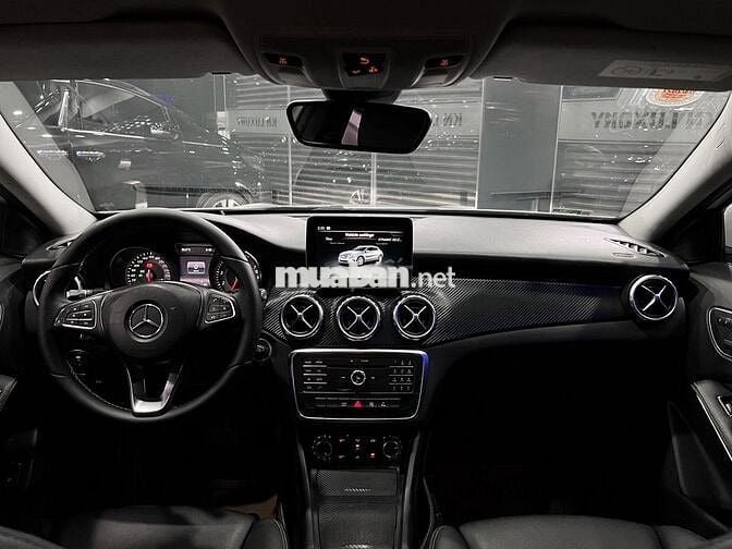 Mercedes-Benz GLA 200 2016 Trắng 1.6L Turbo