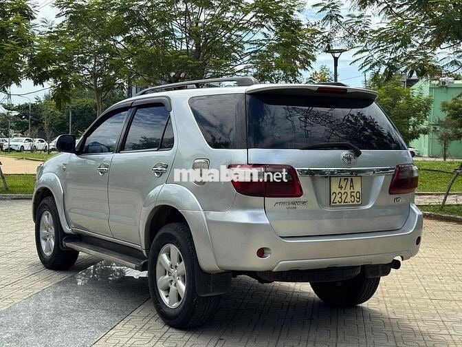TOYOTA FOTUNER 2011 MT DẦU