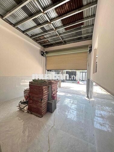 TRỐNG SẴN MB KINH DOANH RỘNG RÃI CÓ VỈA HÈ 15m2 PHÙ HỢP Ở VÀ KINH DOAN