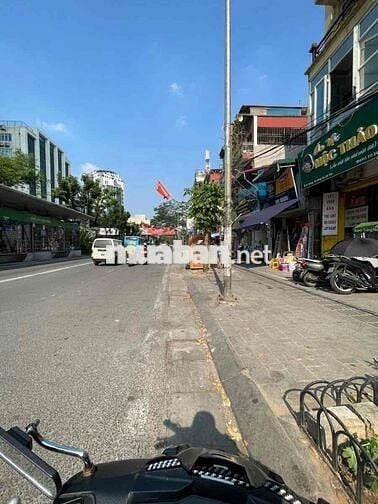 MẶT PHỐ - GIẢNG VÕ - VỈA HÈ RỘNG - KINH DOANH VỊ TRÍ ĐẸP - TIẾP GIÁP Đ