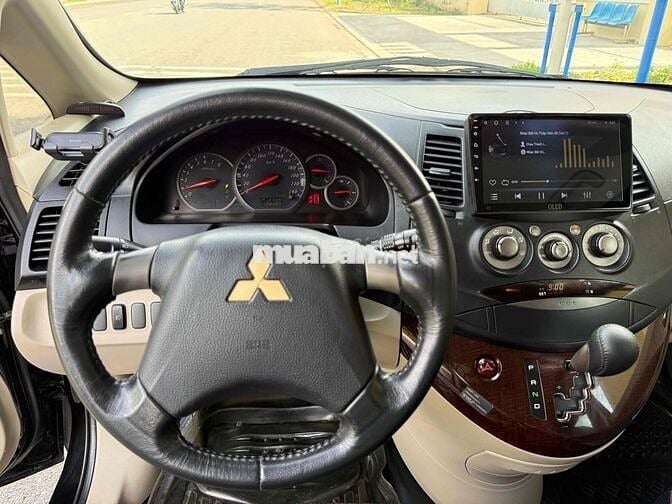 Mitsubishi Grandis 2009 Đen 7 chỗ
