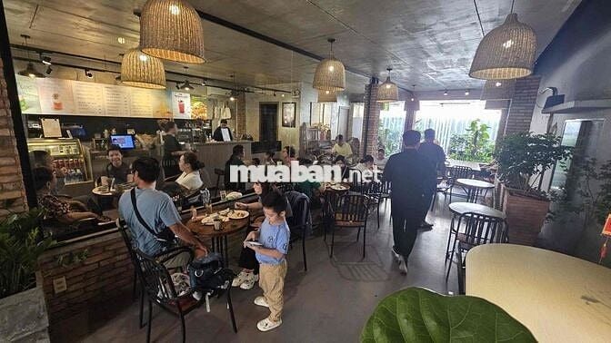 TUYỂN NHÂN VIÊN COFFEE QUẬN 8