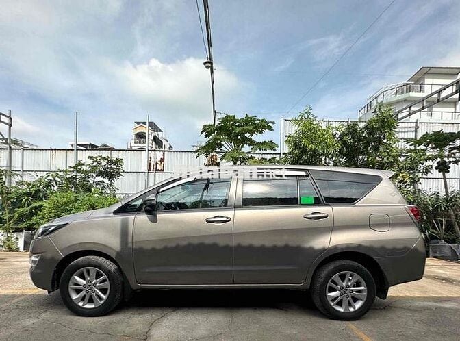 Toyota Innova 2.0E MT 2018 Số sàn Nâu