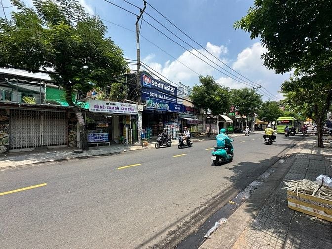 ✅  Bán nhà MT kinh doanh Tỉnh Lộ 10, DT 4 x 27.5m, cấp 4, giá 11.8 tỷ