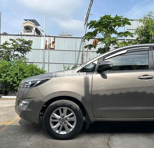 Toyota Innova 2.0E MT 2018 Số sàn Nâu