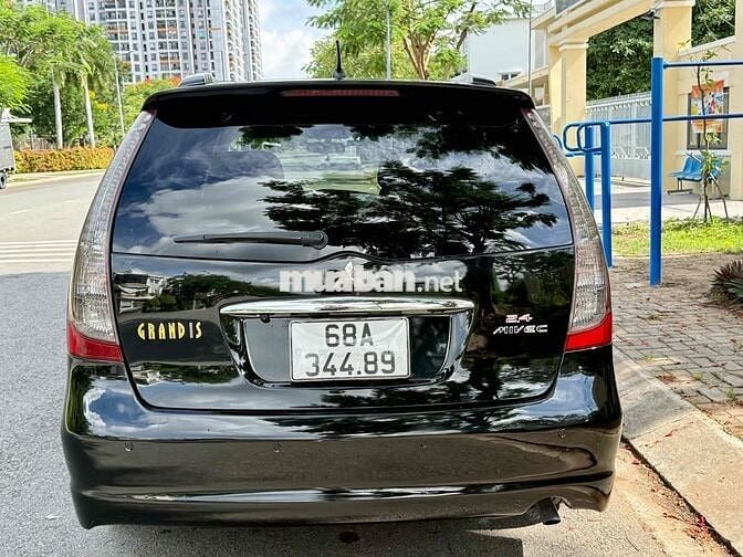 Mitsubishi Grandis 2009 Đen 7 chỗ