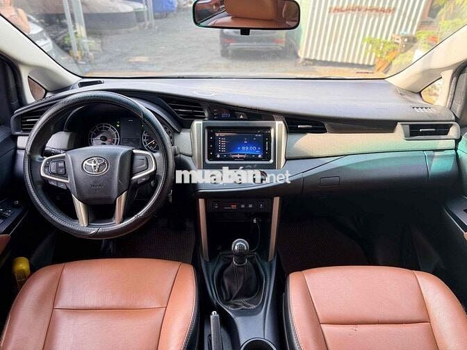 Toyota Innova 2.0E MT 2018 Số sàn Nâu