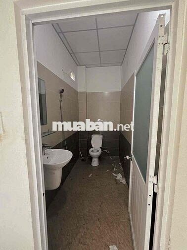 cho thuê kho 125m2 mới đep trống suốt hẻm xe tải thông