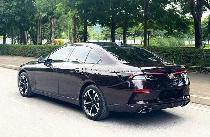 VinFast Lux A 2.0 Turbo Base Nâu