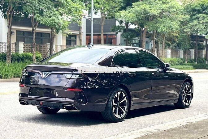 VinFast Lux A 2.0 Turbo Base Nâu