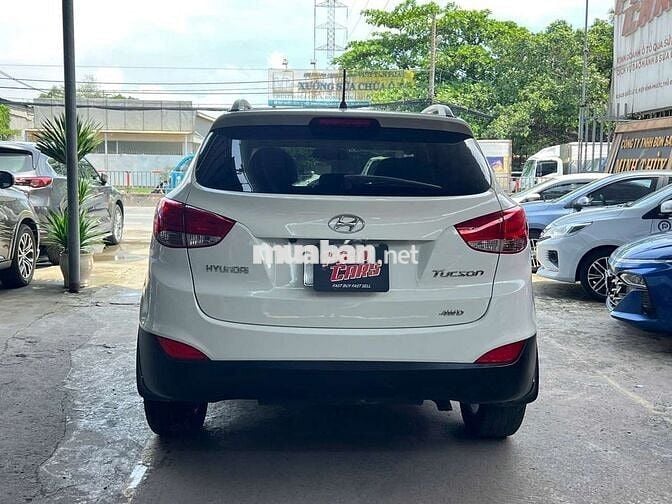 Hyundai Tucson 2011 2.0L xăng,màu trắng, nhập Hàn
