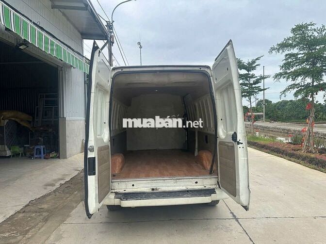 Ford Transit Trắng 3 chỗ